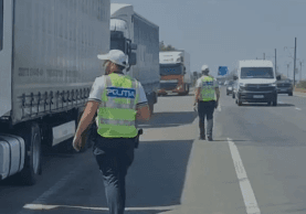Ploaie de amenzi la Arad pe Cod Roșu! Aproape 100 de tiriști au sfidat restricțiile de circulație