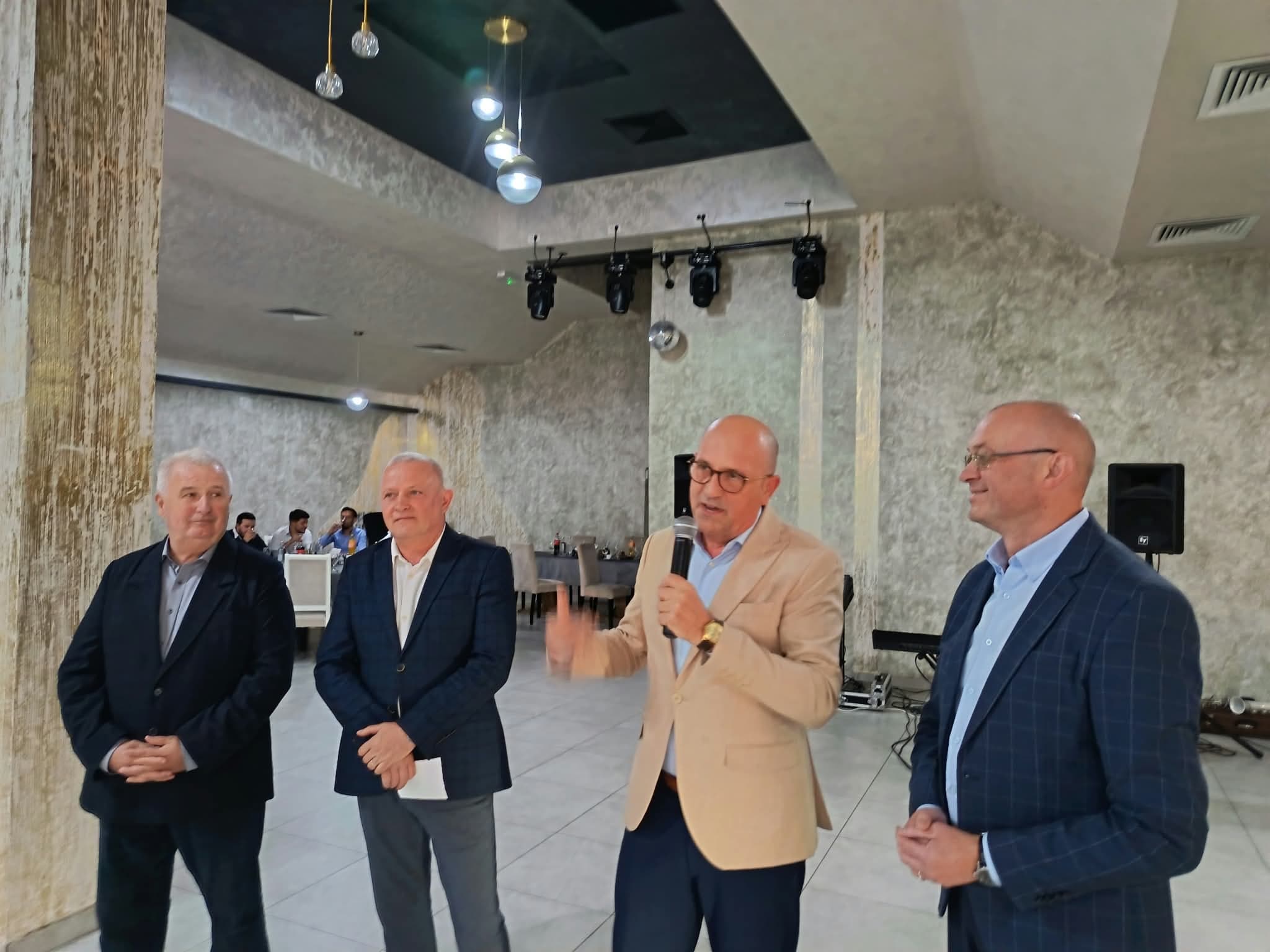 Nu doar politică! Aici se vorbește despre cine construiește Aradul — fotografia 7 din 19
