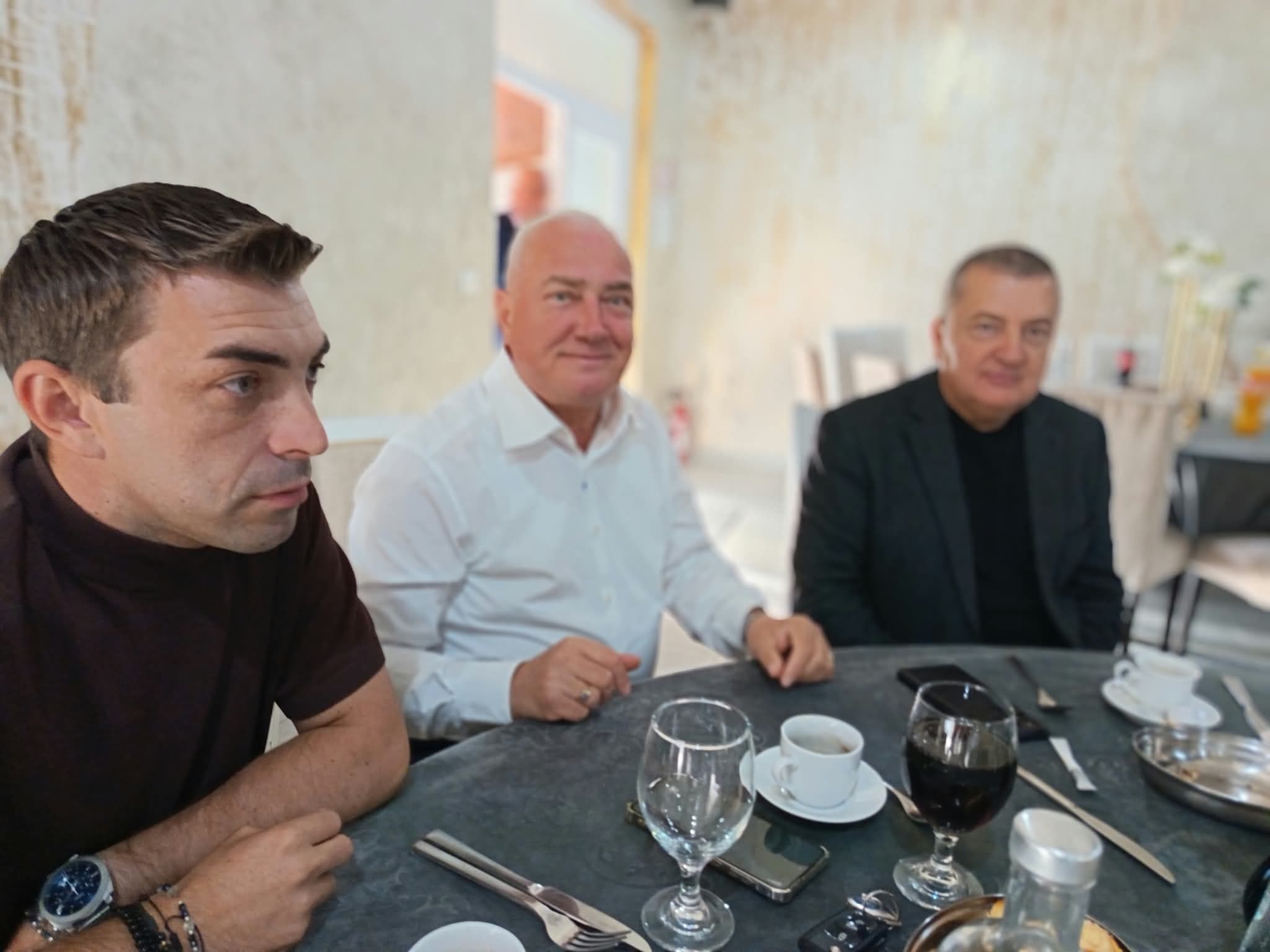 Nu doar politică! Aici se vorbește despre cine construiește Aradul — fotografia 15 din 19