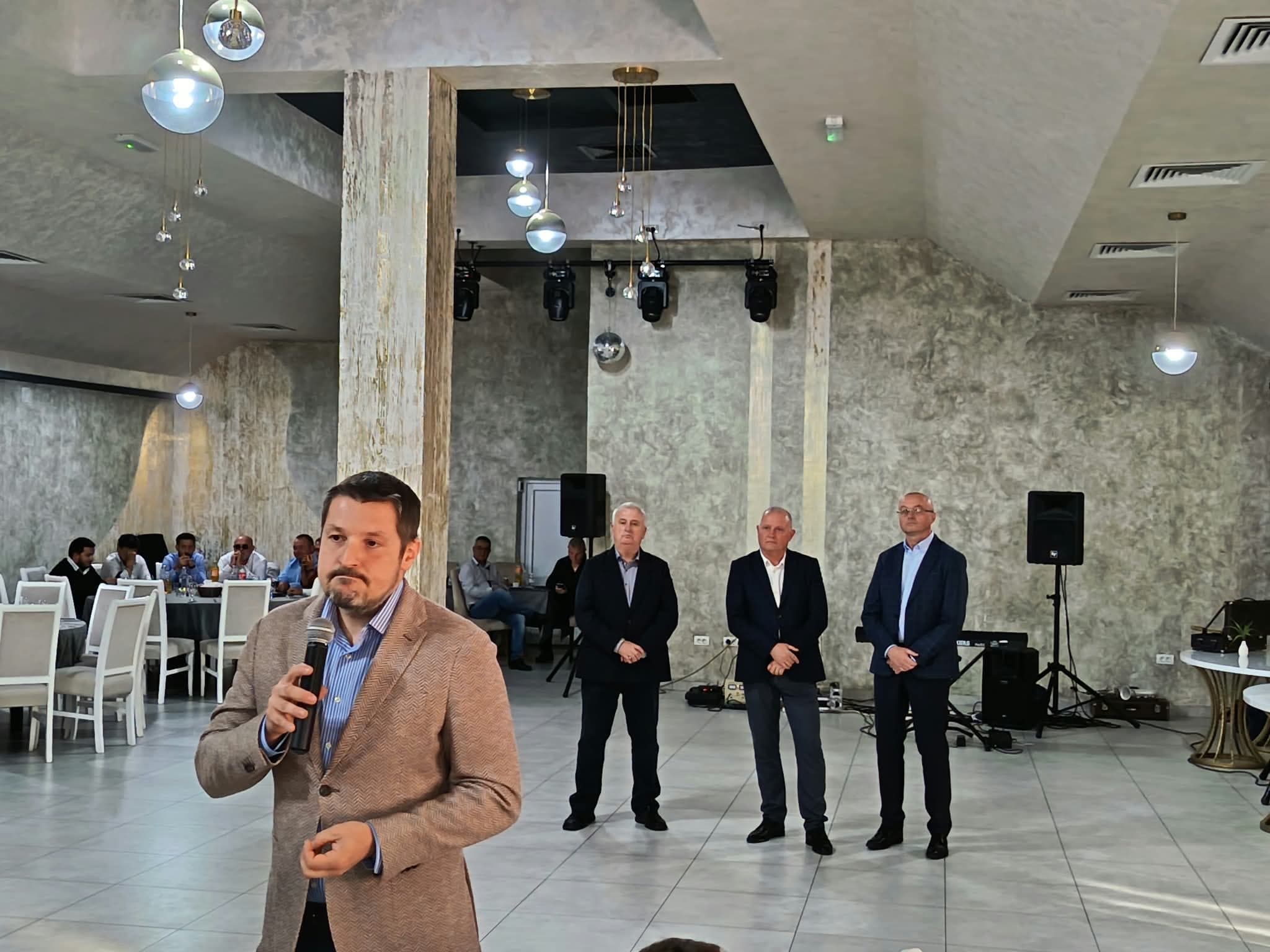 Nu doar politică! Aici se vorbește despre cine construiește Aradul — fotografia 1 din 19