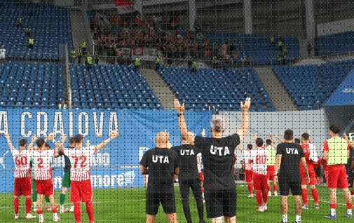 Universitatea Craiova - UTA Arad 4-0 (0-0). Un scor drastic, născut din căderea de pe final. Suporterii arădeni ignorați de regizorul transmisiei TV