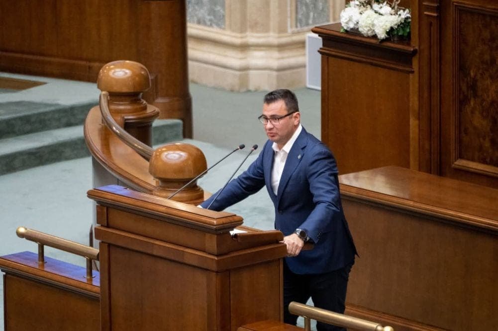 Sancțiuni pentru birocrația inutilă: Glad Varga anunță adoptarea de către Senat a unui proiect de lege depus de parlamentarii liberali