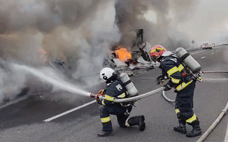 ALERTĂ: Autotren în flăcări pe autostrada A1 Arad – Timișoara! Remorca arde generalizat