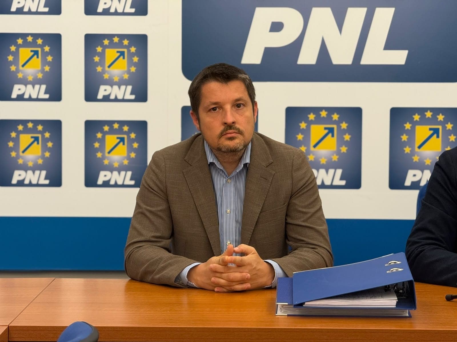 Seceta face legea, dar administrația doarme în papuci! Prefectul Pașca scoate irigațiile de la naftalină: „Prioritatea zero” pentru Arad, după ce s-a uscat și piatra